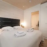 Modern 3br In - Private Sauna & Free Parking Villa *